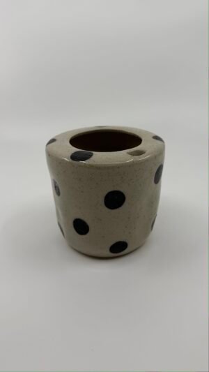 Tasse à encoche pois noirs