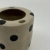 Tasse à encoche pois noirs