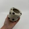 Tasse à encoche pois noirs