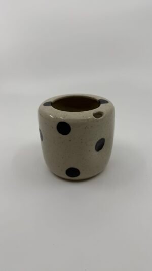 Tasse à encoche pois noirs 2