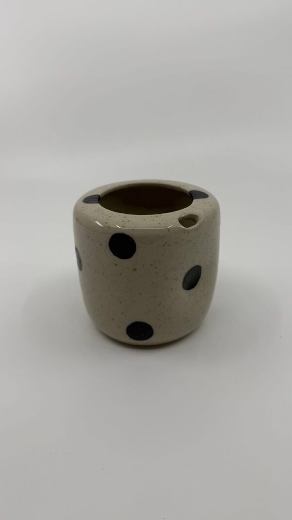 Tasse à encoche pois noirs 2